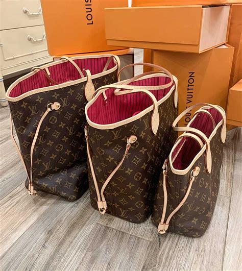 louis vuitton neverfull pouch size